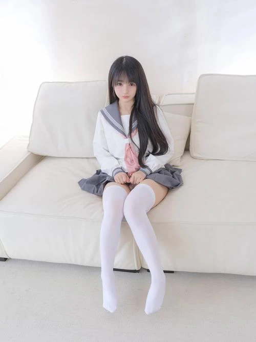 骨色弯刀
