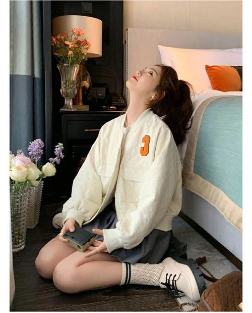 爱吃三文鱼的小猫