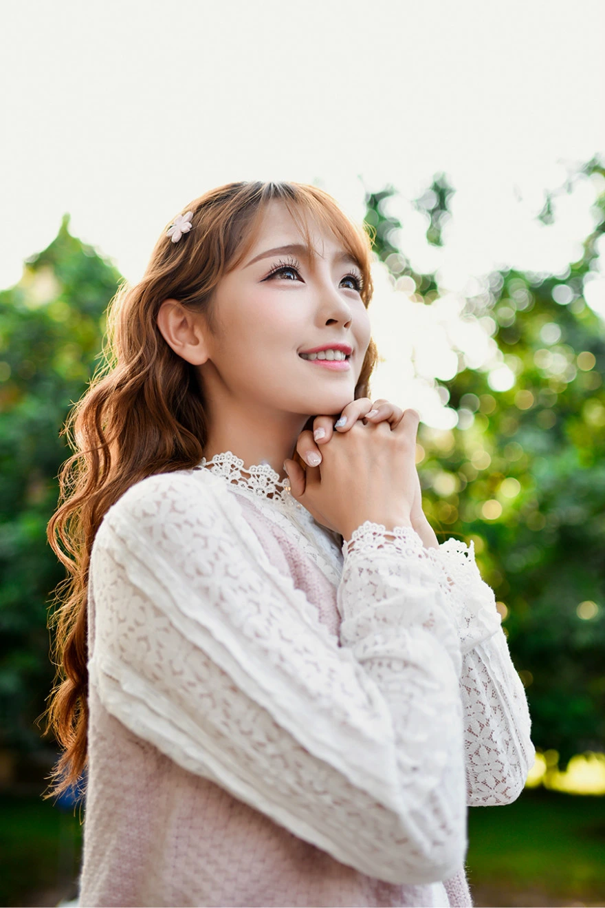 风衔墨色过回廊